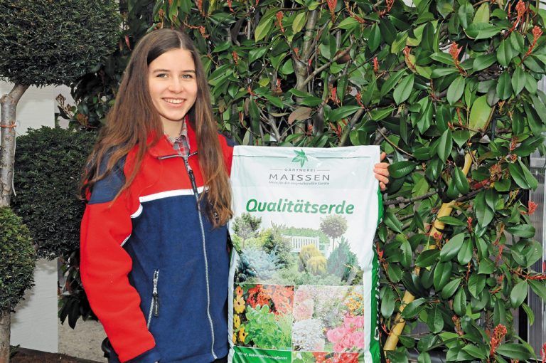 Beim Kauf von zwei Säcken Blumenerde gibt es in der Gärtnerei Maissen einen dritten gratis dazu. Foto: vn