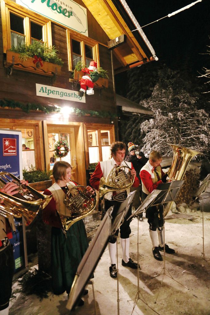 Besinnliche KlängeWer sich in Weihnachtsstimmung bringen will, ist am 13. Dezember in der Pfarrkirche Riezlern richtig. Die Trachtenkapelle Riezlern und weitere Musikgruppen sorgen für eine besinnliche Stunde abseits des Trubels.