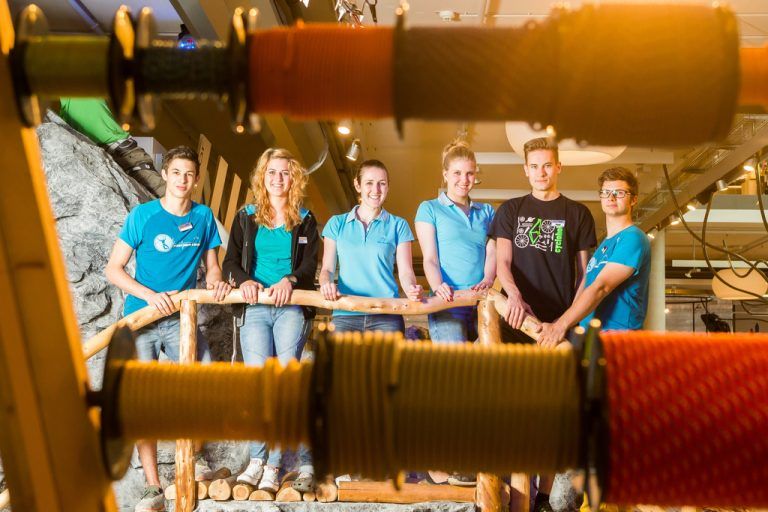 Birgit Dünser (3. v. l.): „Der Lehrling muss wollen, der Ausbilder muss können.“ Foto: Steurer