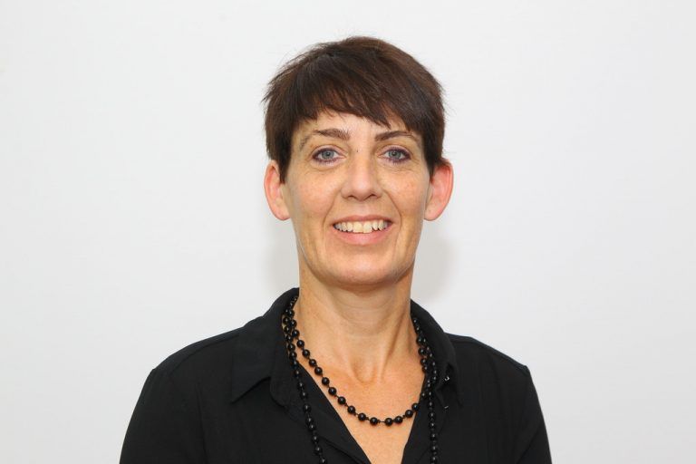 Birgit Gamon,
            
              Vernetzerin
            Die Kombination aus Zahlen, Daten und Fakten und den Menschen und ihren Verhaltensmustern, die dahinter stecken, faszinieren mich an der Arbeit besonders.