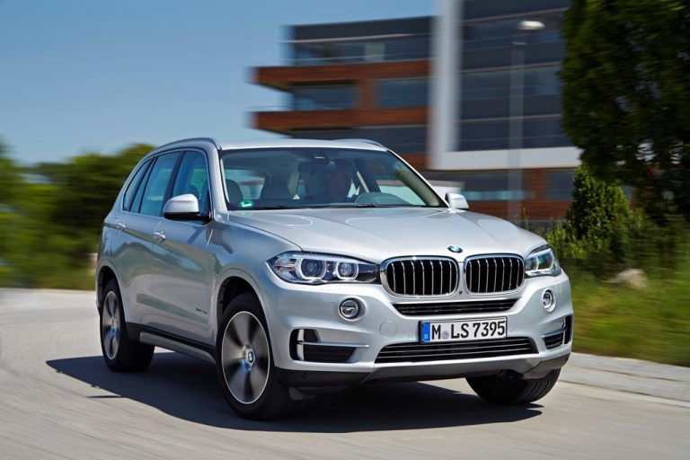 BMW X5, demnächst auch in einer Plug-In-Hybrid-Variante: 313 PS aus der Kooperation zwischen Vierzylinder-Turbobenziner und E-Aggregat.