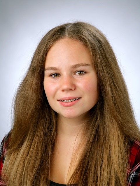 Chiara Madlener,Bregenz, 2HKBeim Teamwork-Bewerb in Ungarn musste in 20 Minuten ein unbekannter Roboter mit seltsamen Fahreigenschaften neu programmiert werden. Zur Auswahl standen drei verschiedene Aufgaben, mit drei verschiedenen Schwierigkeitsstufen. Wir entschieden uns für die schwierigste und haben sie gemeinsam in der allerletzten Sekunde geschafft. Das war ein super Erfolgserlebnis für unser Team und unsere Fans.