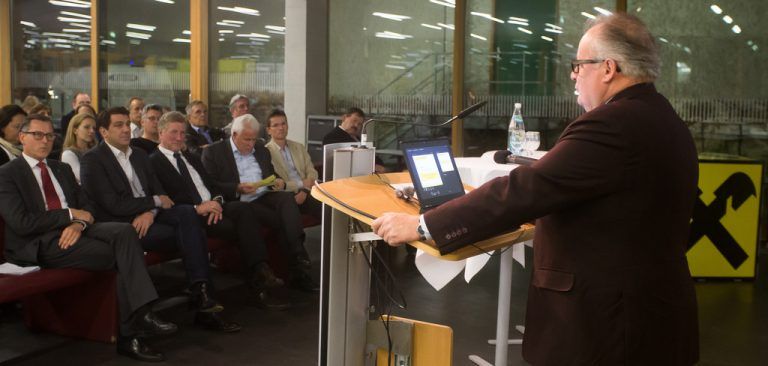 Christian Konrad, Flüchtlingsbeauftragter der Bundesregierung, gab in der Fachhochschule Vorarlberg Einblick in seine Arbeit.  Fotos: VN/Steurer