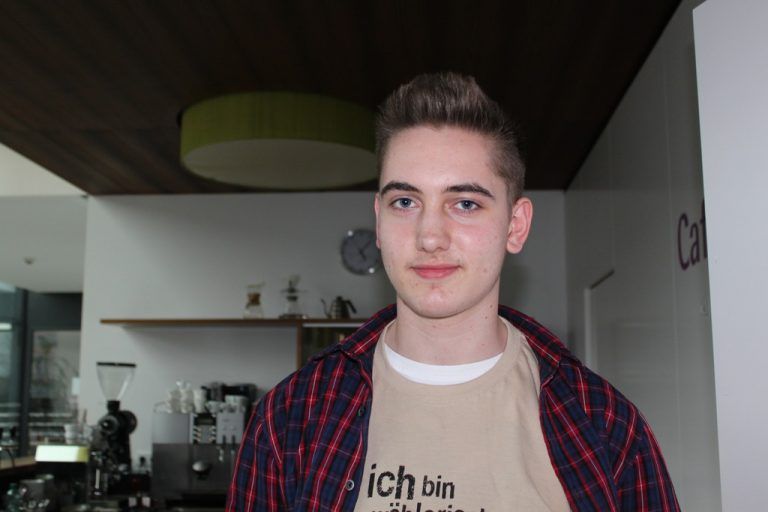 Daniel Seidl,20 JahreDass Politiker so lustig sein können, hätte ich vorher nicht gedacht. Auch kennen sie sich in ihrem Gebiet wirklich gut aus. Auch das Amt des Bundespräsidenten empfinde ich als sehr wichtig und am 24. April werde ich mich wahrscheinlich dazu überwinden, aufzustehen und wählen zu gehen.