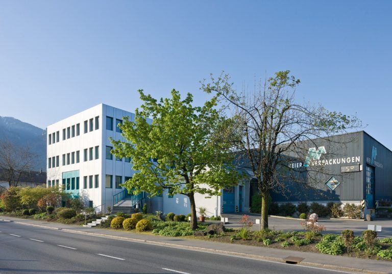 Das Betriebsgebäude in Hohenems wird erweitert und bleibt, so Firmengründer Erhard Meier, die Zentrale des Unternehmens. Foto: Walser