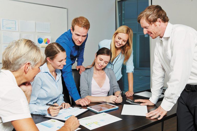 Das direkte Gespräch – auch Face-to-Face-Kommunikation genannt, ist noch immer am meisten gefragt.