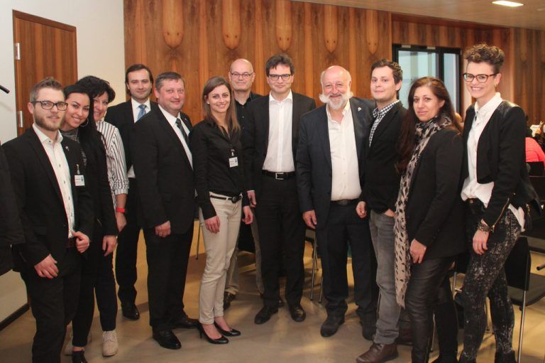 Das RE/MAX-Team mit den Referenten Kurt Schreiber (6. v. l), Richard Forster und Reinhard Götze. Foto: REMAX