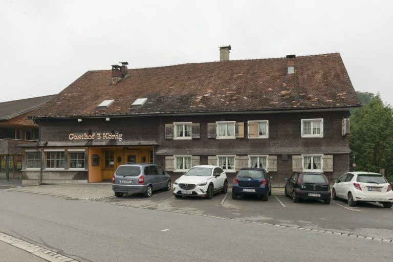 Der Gasthof „Drei König“ soll 2016 einem Wohn- und Geschäftshaus weichen. Foto: VN/Fink