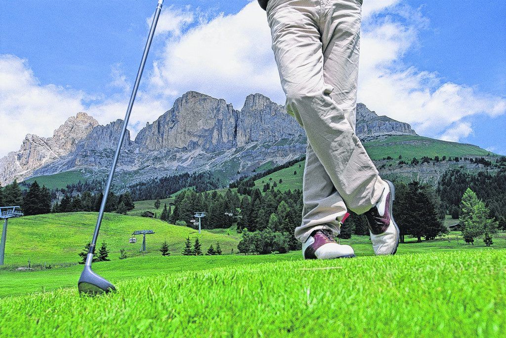 Golfen am Fuße der Dolomiten