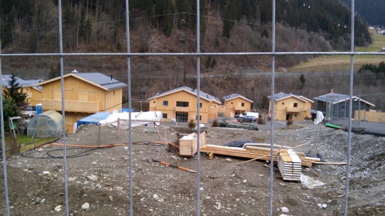 Der Konflikt um die Bauausführung im Resort Montafon trifft Vorarlberger Handwerker und Vermieter.   Foto: HP