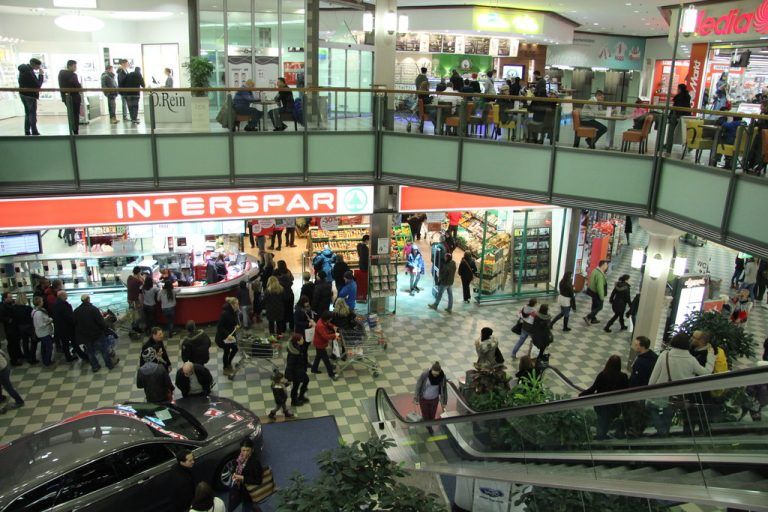 Der Messepark in Dornbirn hat besonders von den preisbewussten Schweizer und Liechtensteiner Kunden profitiert. Foto: VN/Steurer