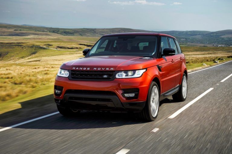 Der Range Rover Sport ist der dynamischere – und dennoch offroad-tüchtige – Bruder des Rangie.