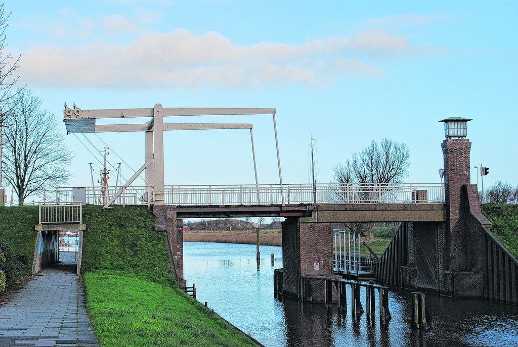 Schleuse mit Hebebrücke