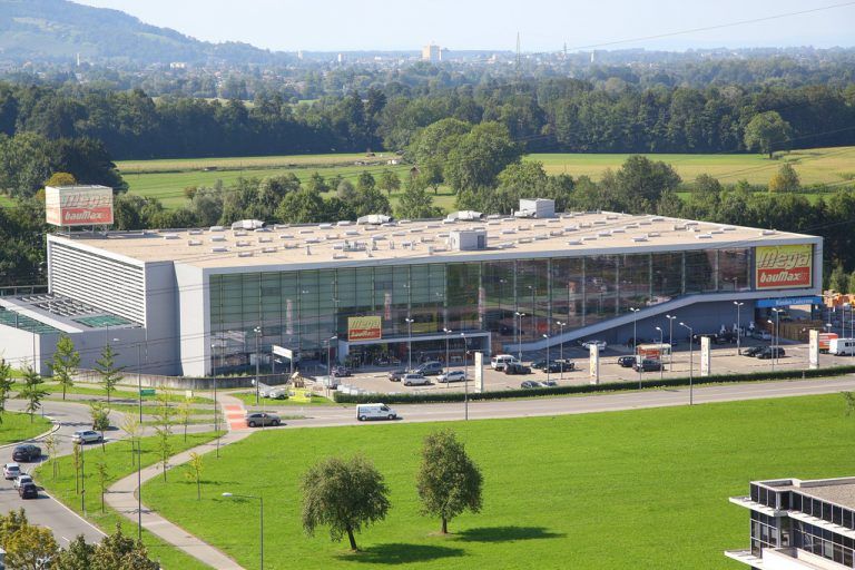 Die bauMax-Filiale an der Dornbirner Messekreuzung wird ab November zum Obi-Markt. Foto: VN/Hofmeister