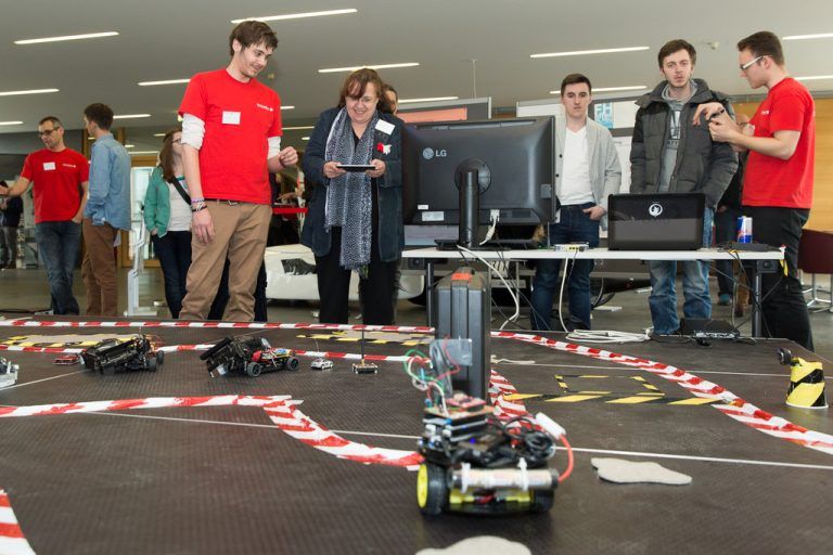 Am Tag der offenen Tür zeigen die Studierenden der Fachhochschule, wie spannend Lernen sein kann und wie zukunftsorientiert das Angebot ist. Foto: FH