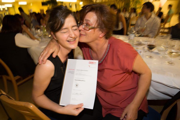 Die Eltern der frischgebackenen Maturanten zeigten, wie stolz sie auf ihre Sprösslinge sind.  