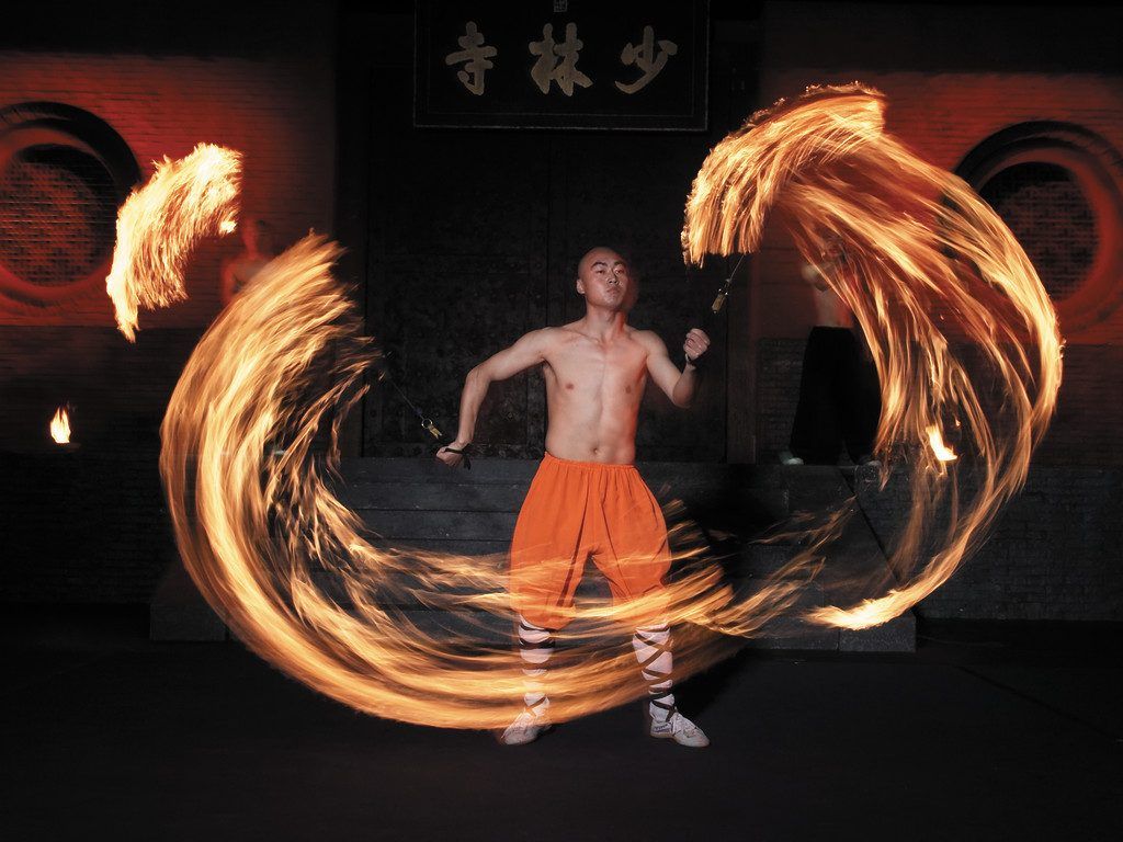 Shaolin Mönche zeigen ihre Meisterübungen
