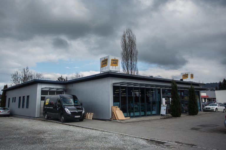 Die Farbenlaube in Dornbirn hat nach 35 Jahren mit der deutschen Gerstaecker-Gruppe einen neuen Besitzer.  Foto: VN/Steurer
