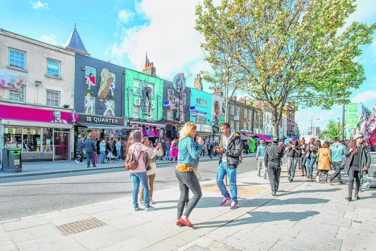 Die Fassaden in Camden Town sind bunt bemalt. Foto: shutterstock