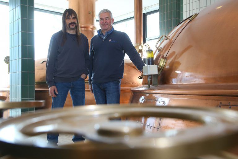 Die Fohrenburger-Geschäftsführer Wolfgang Sila (l.) und Andreas Rosa freuen sich über einen neuen italienischen Großkunden. VN/Hofmeister