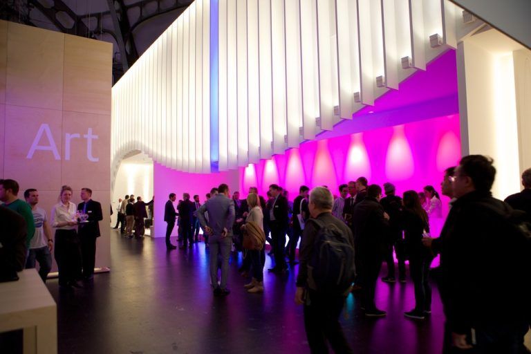 Die ganze Markenfamilie der Zumtobel Group auf einem riesigen Messestand in Frankfurt. Foto: Firma