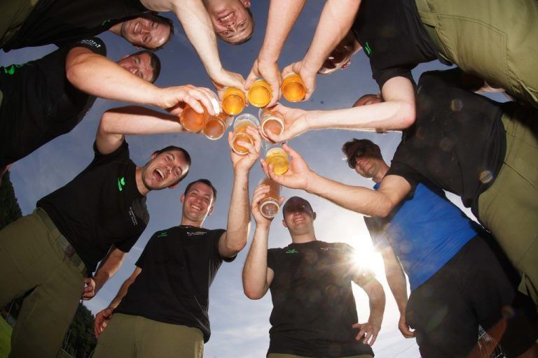 Die heißen Tage sorgten für durstige Kehlen: Das freut Vorarlbergs Brauer und Getränkehersteller, die starke Zahlen melden. Foto: Berchtold