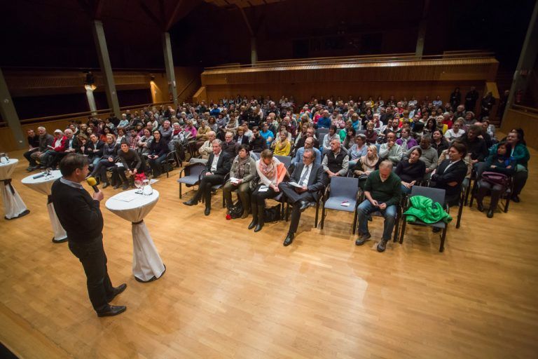 Die Info-Veranstaltung über die Einquartierung neuer Flüchtlinge war gut besucht.  Fotos: VN/Steurer