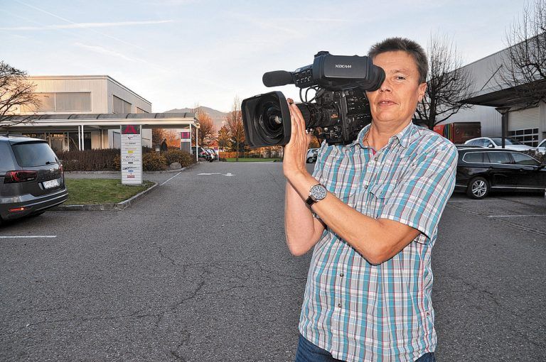 Die Kamera ist das Utensil, das bei Otmar Moser die größte Leidenschaft auslöst.  FOTO: Dietmar Hofer