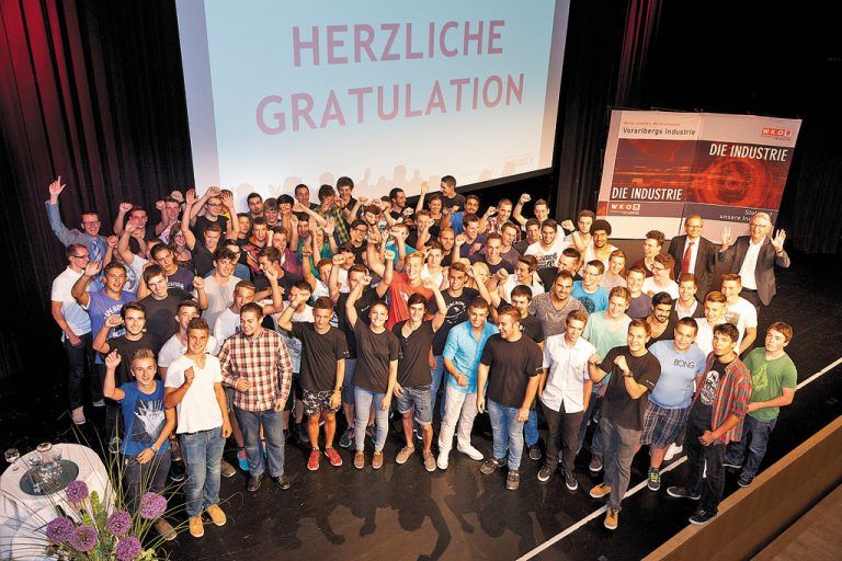 Die Lehrlinge auf der Abschlussfeier der Lehrlingsleistungswettbewerbe.  Foto: Wkv