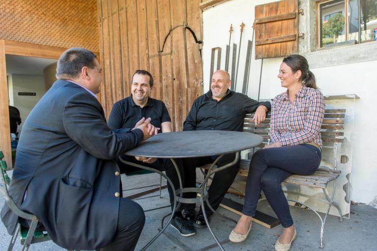 Die Marte-Brüder bauen modern, sind aber auch große Fans des Alten. Ein Gespräch in der idyllischen Atmosphäre des elterlichen Bauernhauses.