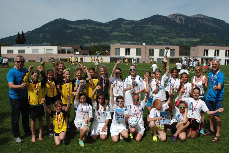 Die Medaillengewinner in der Mädchen-Ministufe (v. l.): VMS Schwarzach, SMS Nenzing und SMS Satteins. Foto: Privat