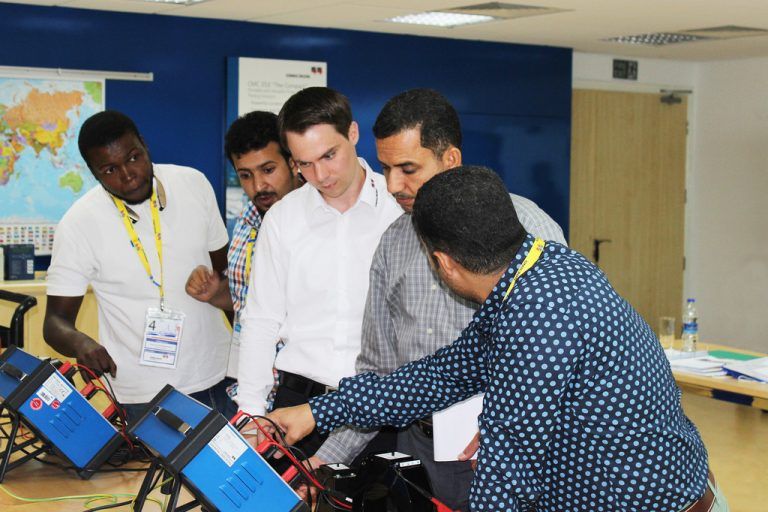 Die Omicron Academy führt Schulungen weltweit in 16 Trainingszentren und bei den Kunden vor Ort durch. Foto: Firma