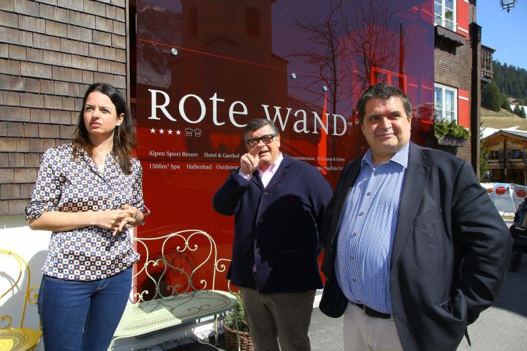 Die Rote Wand ist heute ein Alpen Sport Resort mit fünf unterirdisch miteinander verbundenen Häusern.