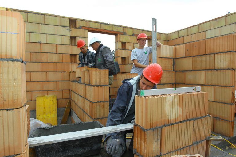 Die Vergaberichtlinie berücksichtigt Parameter wie Ausbildung und regionale Wertschöpfung. VN/Hofmeister