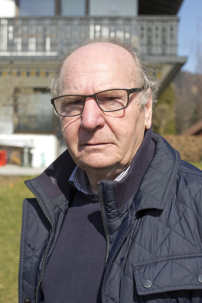 Egon Gmeiner sorgt sich auch heuer um die Bienen, weil sie sich im Winter nicht erholen konnten. Foto: VN/Paulitsch