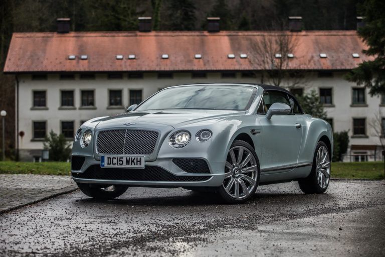 Ein Bentley unweit der Heimat von Rolls-Royce (Museum Gütle): Luxus auf den ersten Blick. Fotos: VN/Steurer