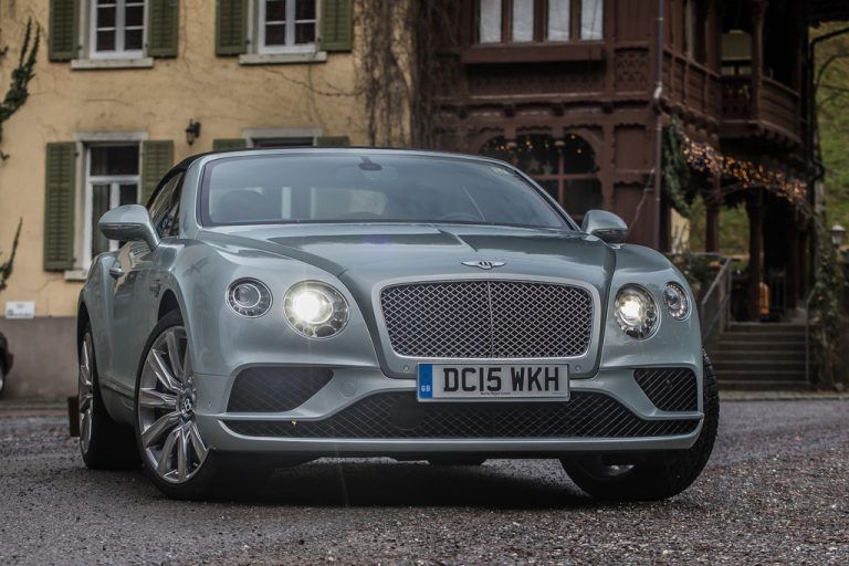 Eindruck: Der Bent­ley Continental GTC ist ein Statement. Wer dieses Auto fährt, gehört dazu. Die Eintrittskarte im „Billionaires Club“. Darüber hinaus ist der Continental GTC ein richtig gutes Auto, das höchst komfortabel, aber auch sehr sportlich sein kann.