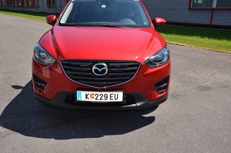 Eindruck: Mazda nascht mit dem CX-5 am SUV-Kuchen. Die Japaner haben ein sehr ausgewogenes Fahrzeug am Markt, das sich praktisch keine Schwächen leistet. Mit dem jüngsten Design- und Technik-Update ist der CX-5 weiter für den Wettbewerb gerüstet.