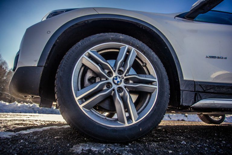 Eindruck: Spursicheres Allradtalent beeindruckt jetzt auch mit hoher Qualitätsanmutung; kräftiger Motor bringt jede Menge SUV-Spaß, Zutatenliste an Komfort- und Technikfeatures ist lang und treibt den Preis hoch, Wendekreis erfordert Aufmerksamkeit.