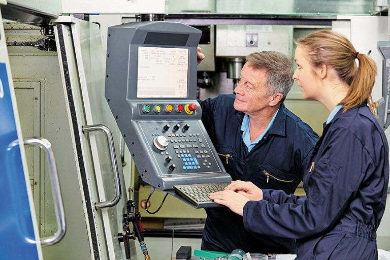 Eine abgeschlossene Lehre wird in Zukunft mit einer AHS-Matura gleichgestellt.