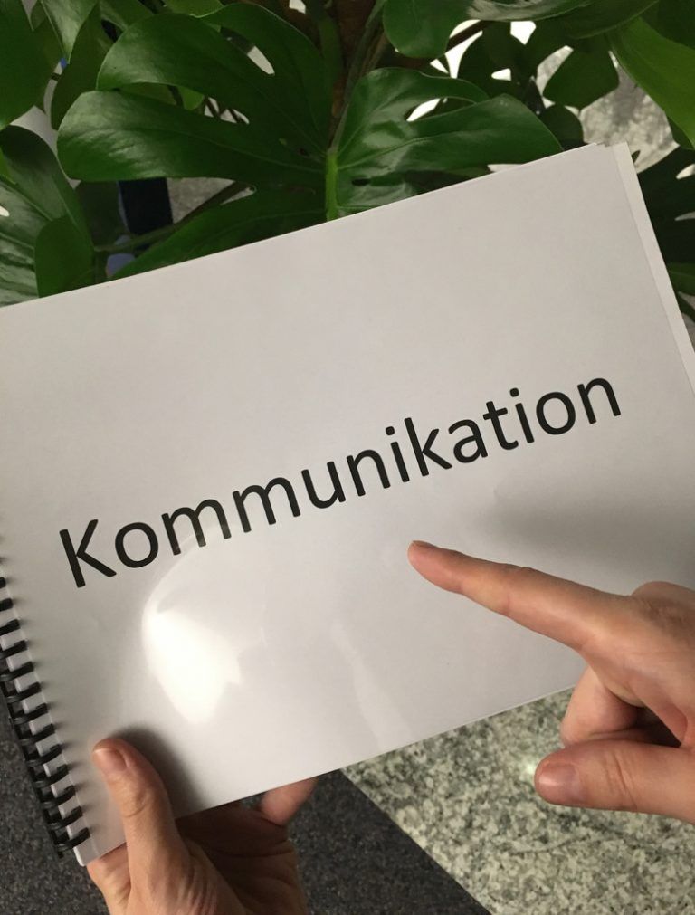 Eine Kommunikationsstrategie in schriftlicher Form haben nur 50 Prozent der Betriebe. Foto: VN/REH
