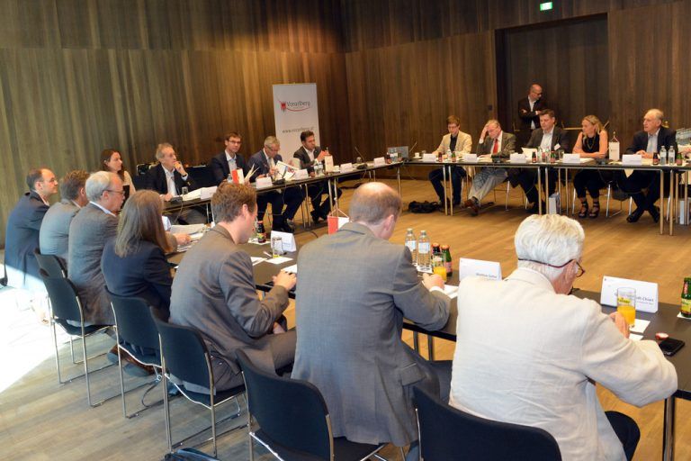 Einen Tag lang diskutierten 26 Auslands-Vorarlberger mit Landeshauptmann Wallner über die wirtschaftliche Entwicklung des Landes. Land