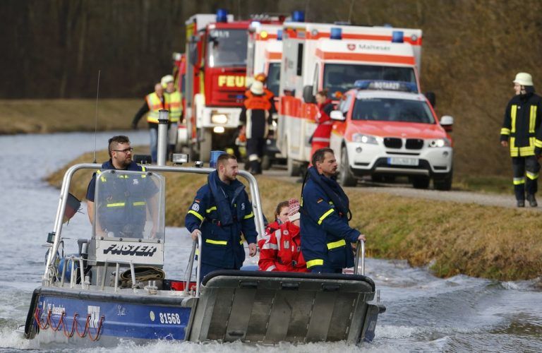 Einsatzkräfte der Wasserwacht waren ebenso zur Stelle.