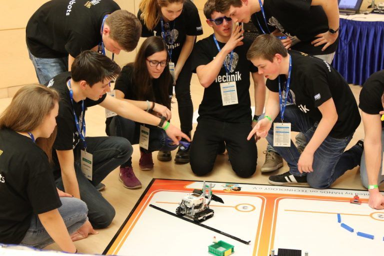 ekmTecRobots beim Teamwork-Bewerb. Fotos: HTL Bregenz