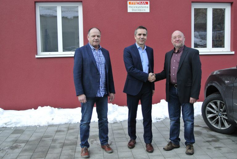 Erfolgreiche Übergabe von Froma an Inhaus v. l.: Alois Fröhle, Robert Küng und Gerold Mäser sprechen von einer optimalen Lösung.  Inhaus