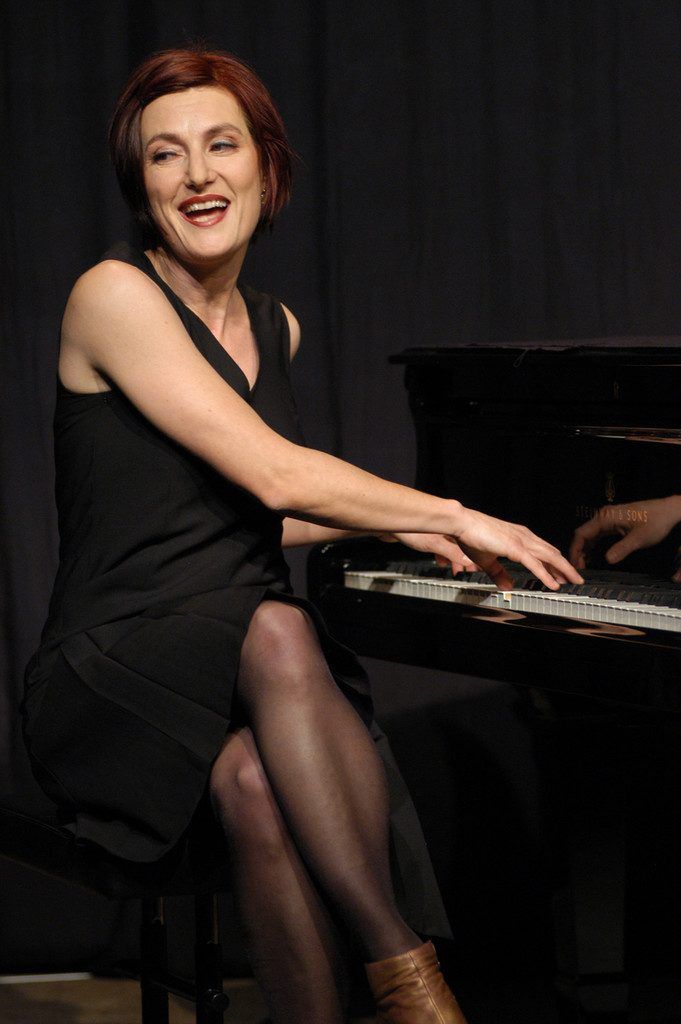 Esther Hasler gastiert demnächst mit ihrem Programm „Küss den Frosch“ in Feldkirch.