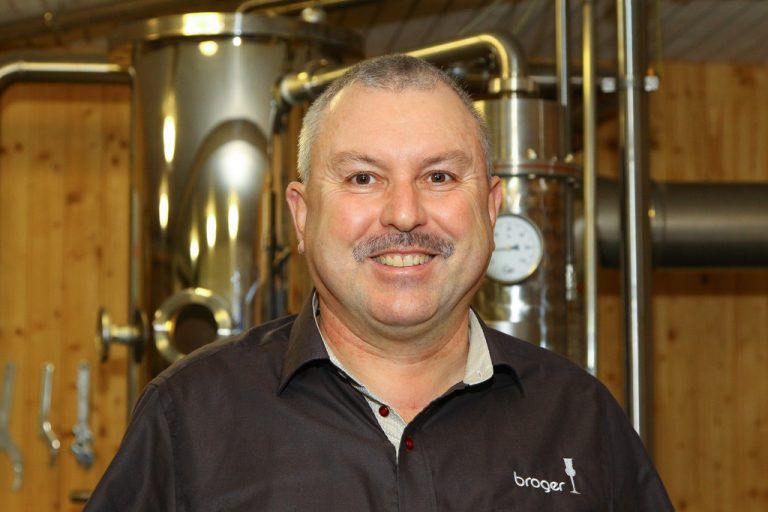 Eugen Broger,  BrennerDie Kombination aus moderner Technik und der Sorgfalt der Destillation mit dem traditionellen Ausbau im Fass fasziniert mich.