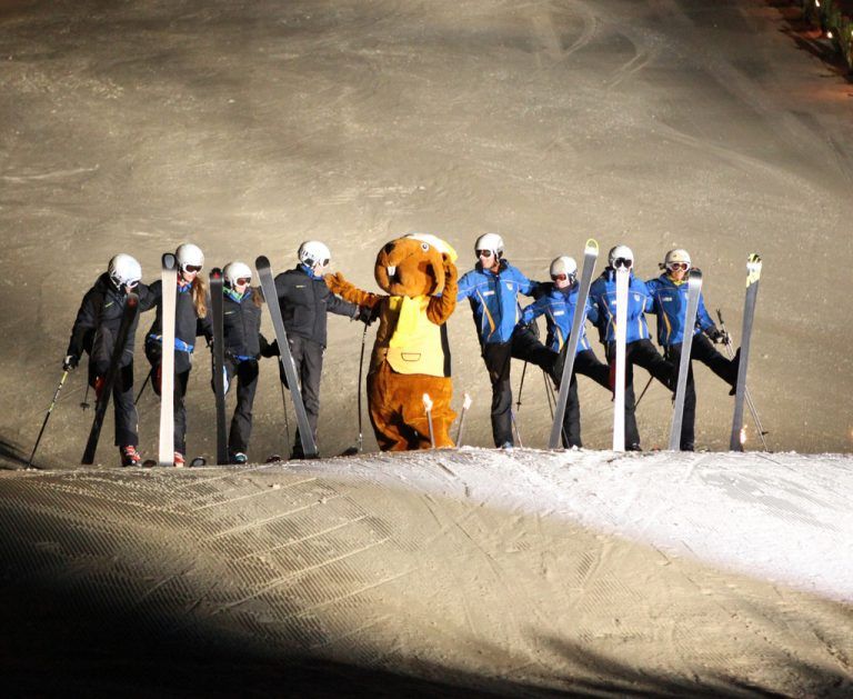 Fackellauf ZürsDie Skischule Zürs und Lech Zürs Tourismus bieten am 28. Dezember ab 18 Uhr mit dem legendären Fackellauf eine tolle Ski-Show sowie eine Reise in die Geschichte des Skilaufs.