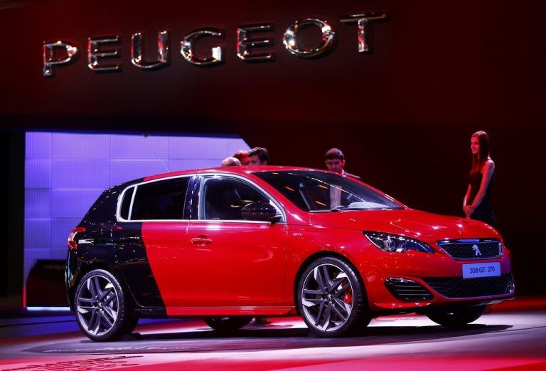 FahrspaßGleich zwei Modelle, die für Fahrspaß stehen: das Serienmodell 308 GTi mit 272 PS Leistung und die Elektro-Studie Fractal mit 170 PS und 450 Kilometer Reichweite.