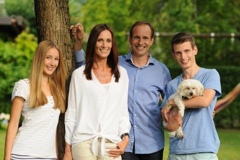 Familie hoch im Kurs. Gilt als Familienmensch: Dieter Egger mit Gertraud und den Kindern Giulia und Dominic.